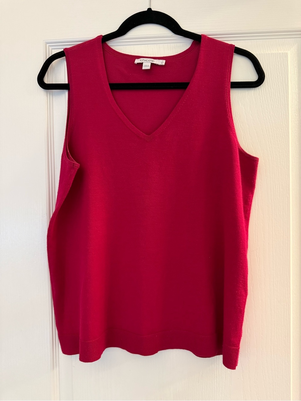 Chico's Bright Fuchsia V-Neck Sleeveless Knit Tank